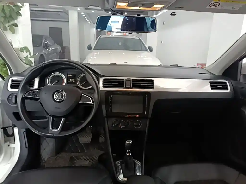 Skoda Rapid — фото 10