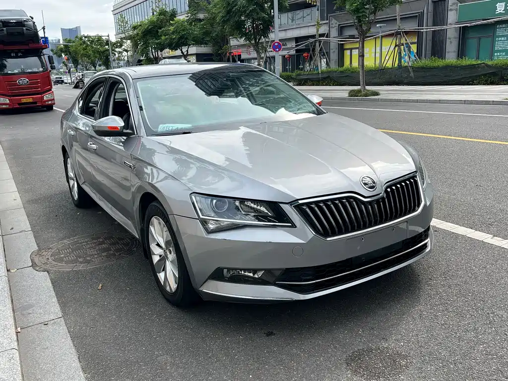 Skoda Superb — фото 3