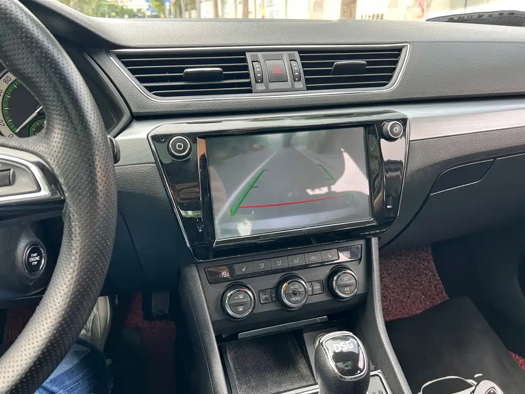 Skoda Superb — фото 4