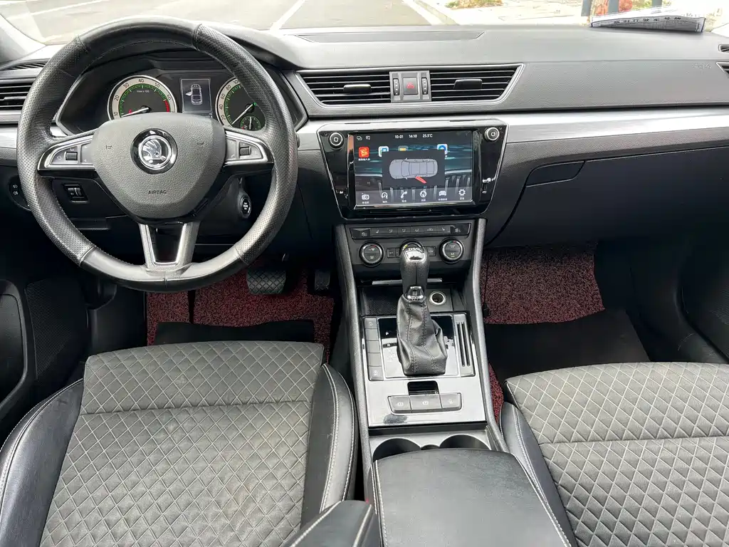 Skoda Superb — фото 5