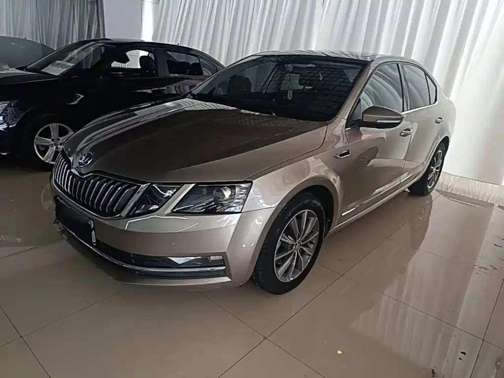 Skoda Octavia — фото 2