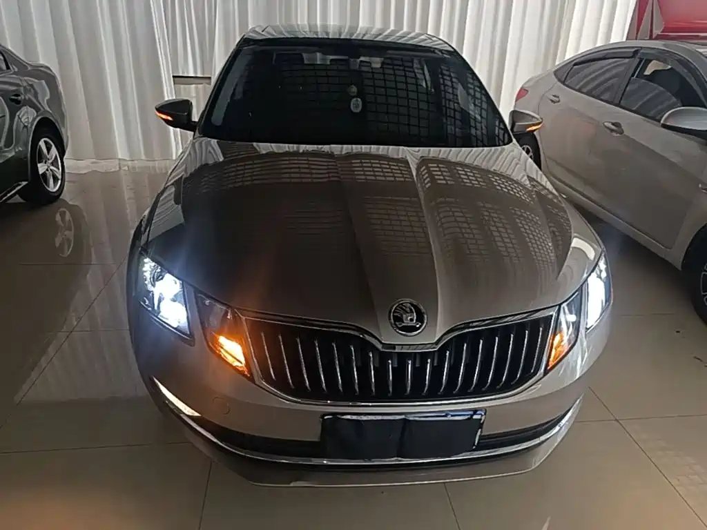 Skoda Octavia — фото 3