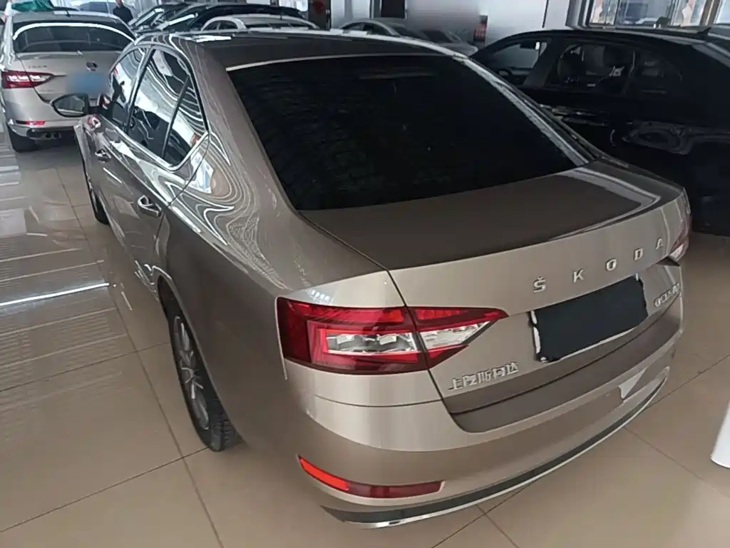 Skoda Octavia — фото 5