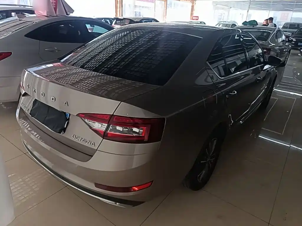 Skoda Octavia — фото 7