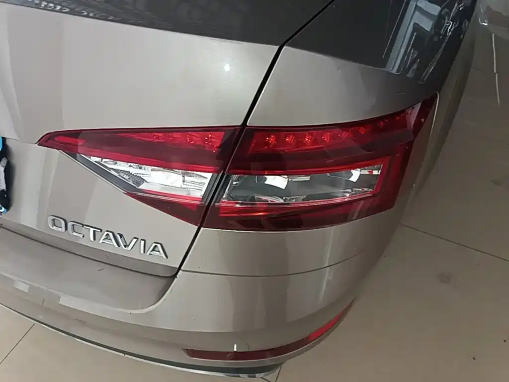 Skoda Octavia — фото 8