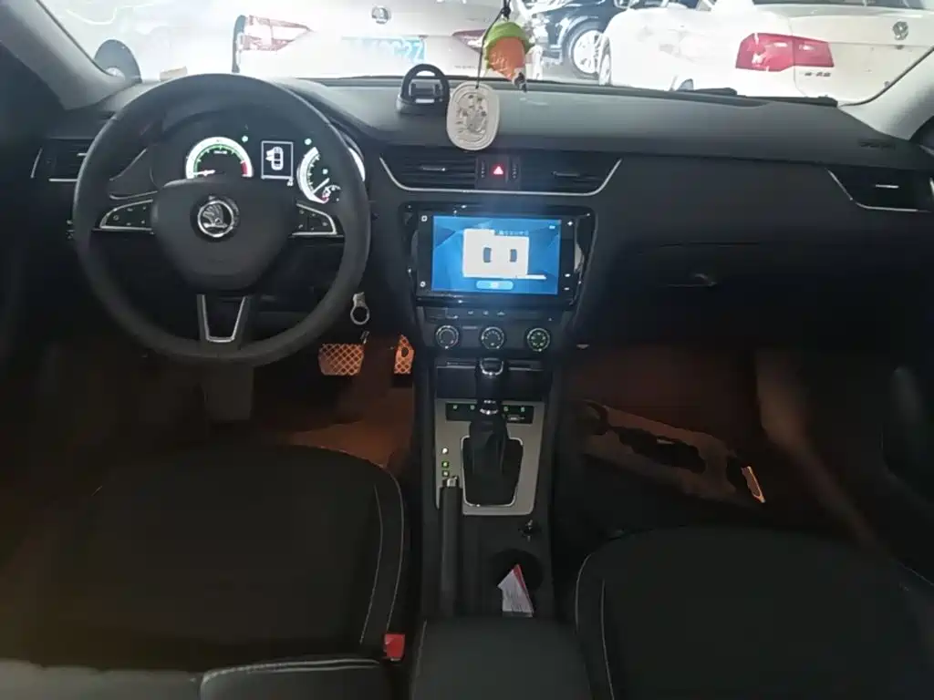 Skoda Octavia — фото 10