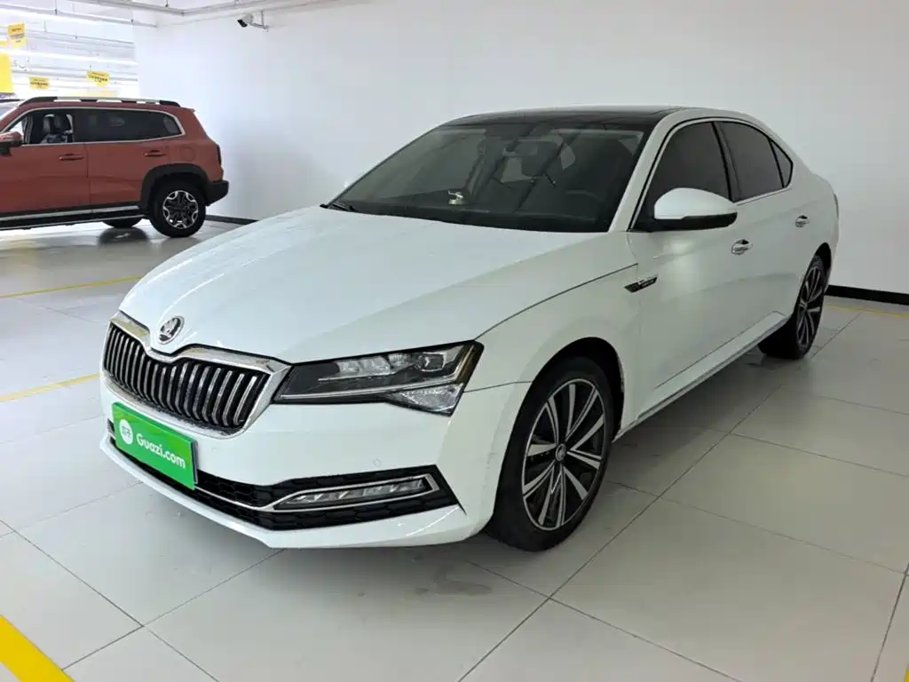 Skoda Superb — фото 2