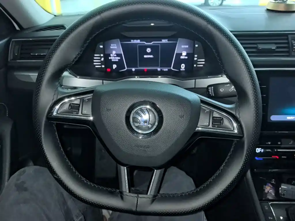 Skoda Superb — фото 11
