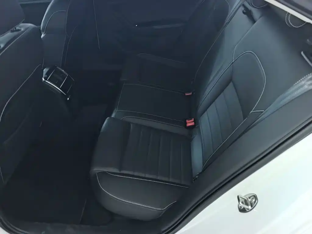 Skoda Superb — фото 17