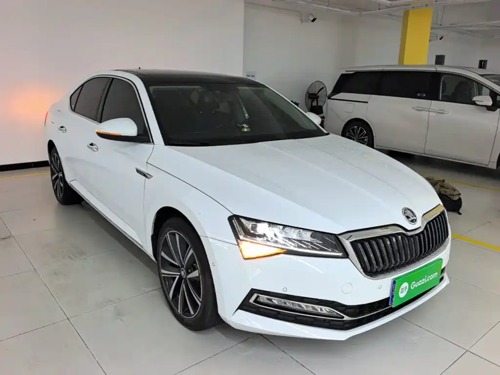 Skoda Superb — фото 4