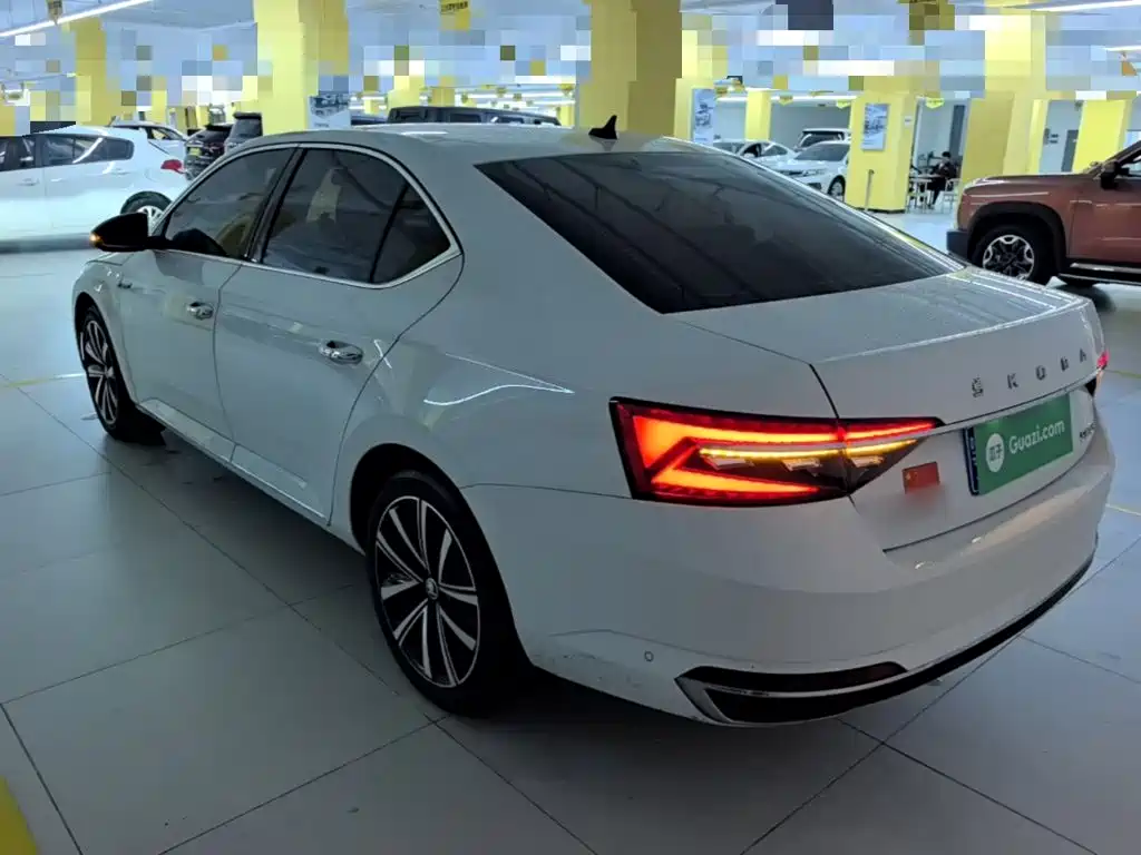 Skoda Superb — фото 5
