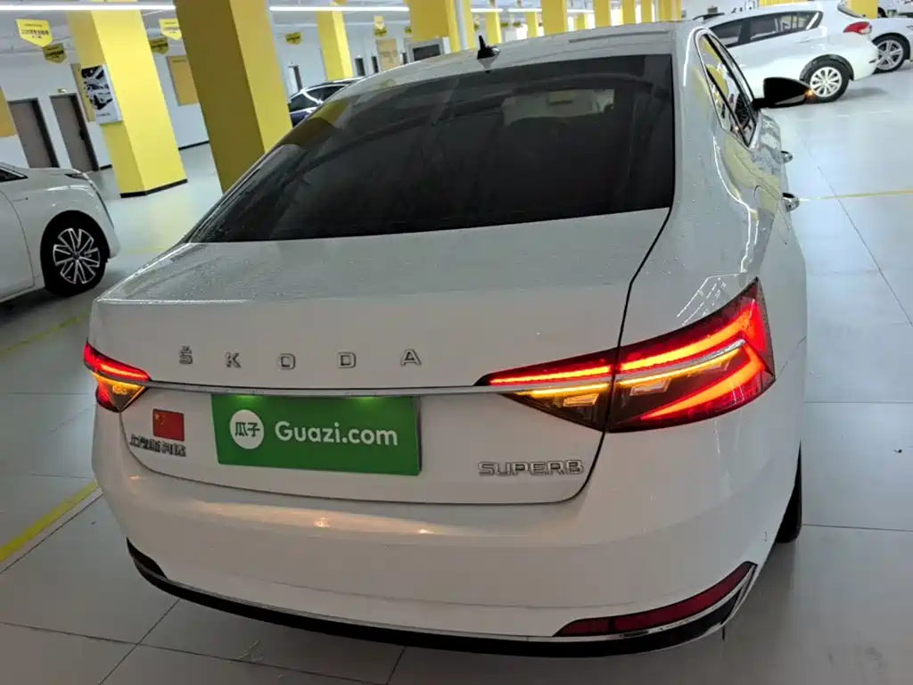Skoda Superb — фото 6