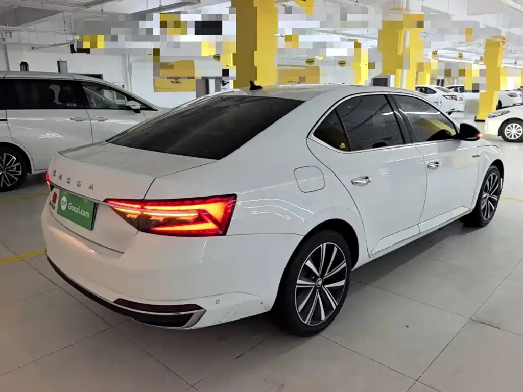 Skoda Superb — фото 7