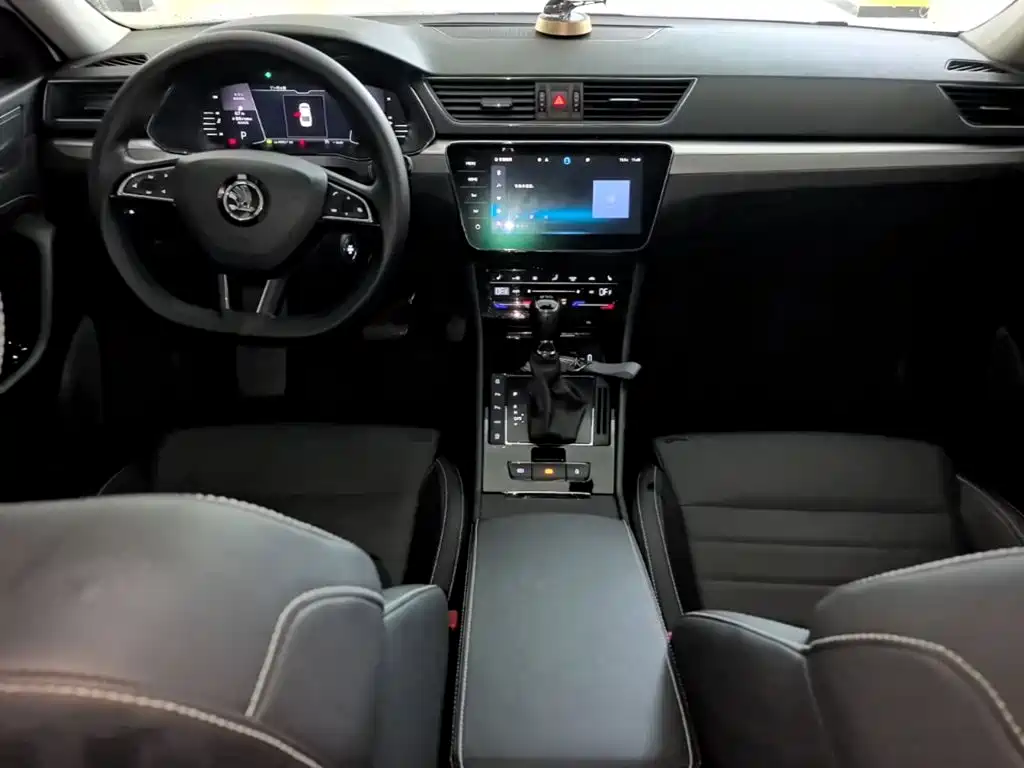 Skoda Superb — фото 10