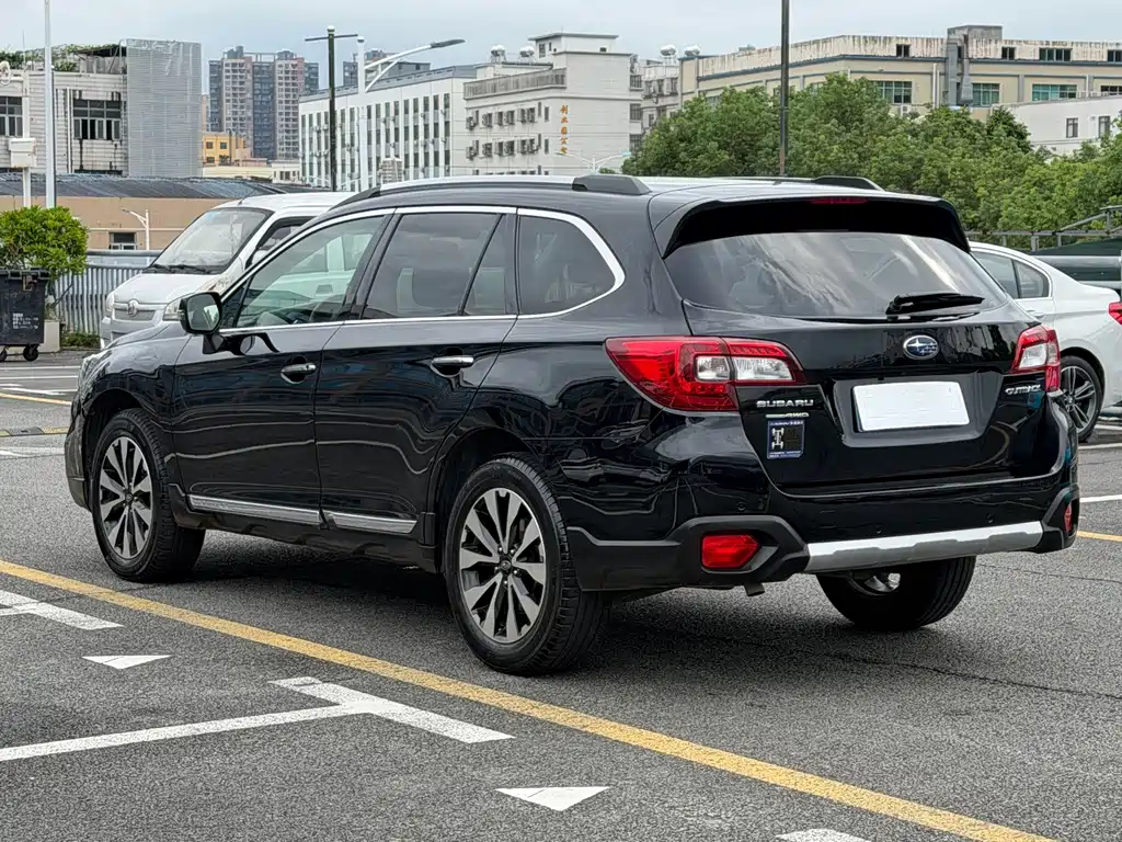 Subaru Outback — фото 8