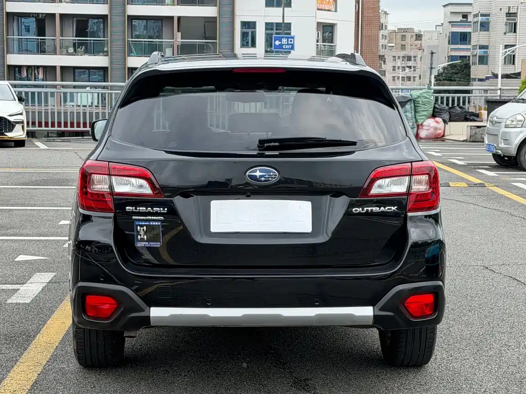 Subaru Outback — фото 9