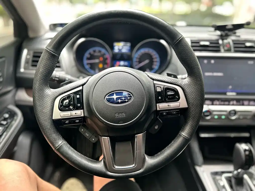 Subaru Outback — фото 10
