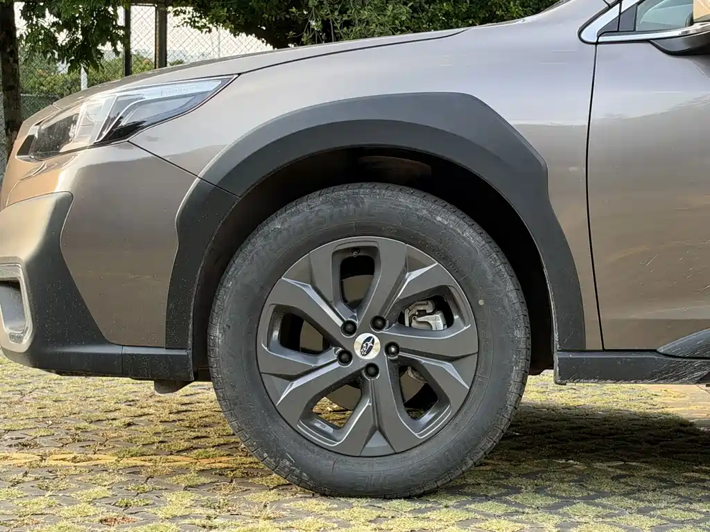 Subaru Outback — фото 8