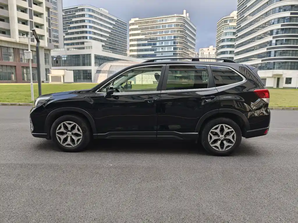 Subaru Forester — фото 7