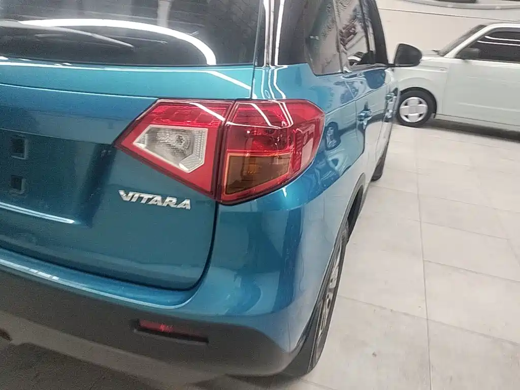 Suzuki Vitara — фото 8