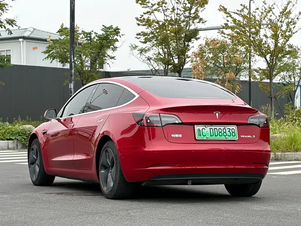 Tesla Model 3 — фото 4
