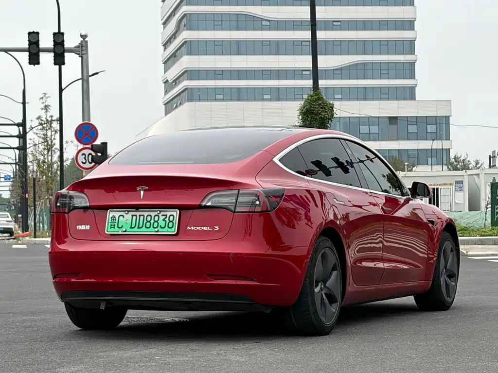 Tesla Model 3 — фото 5
