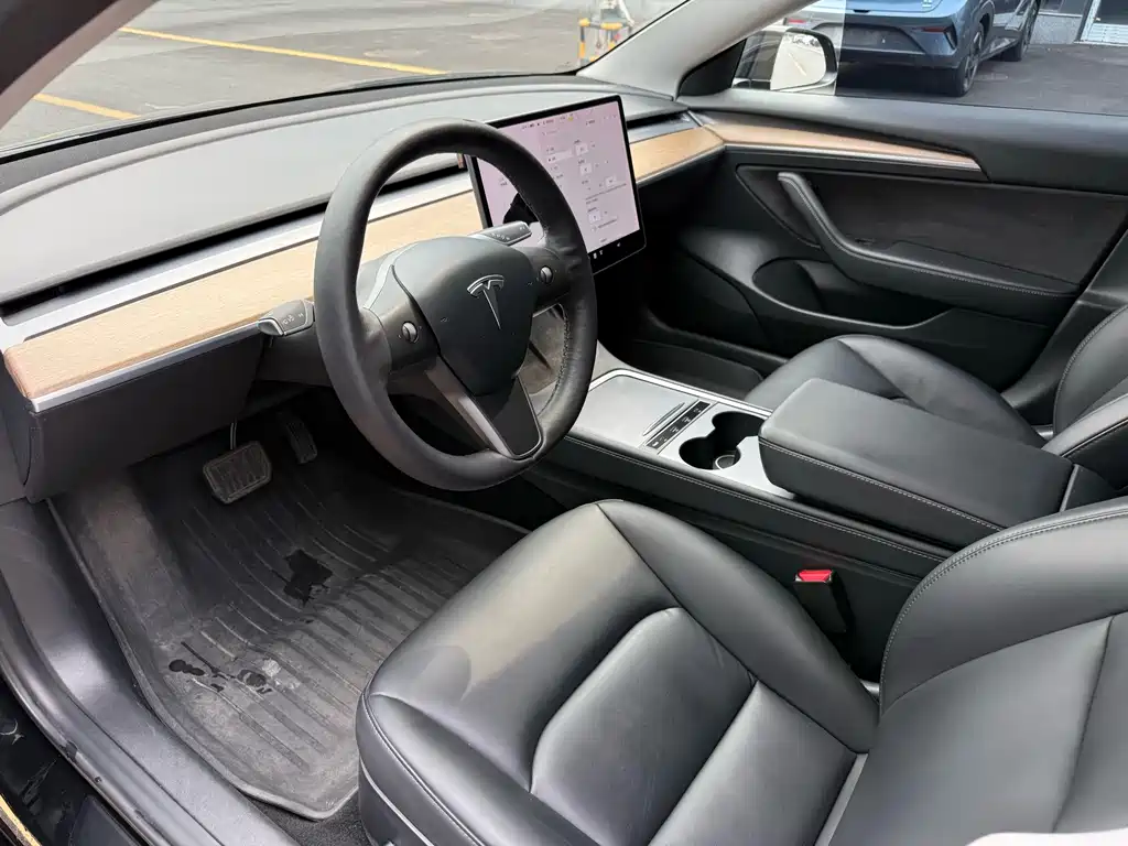Tesla Model 3 — фото 8