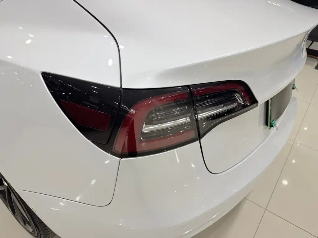 Tesla Model 3 — фото 10