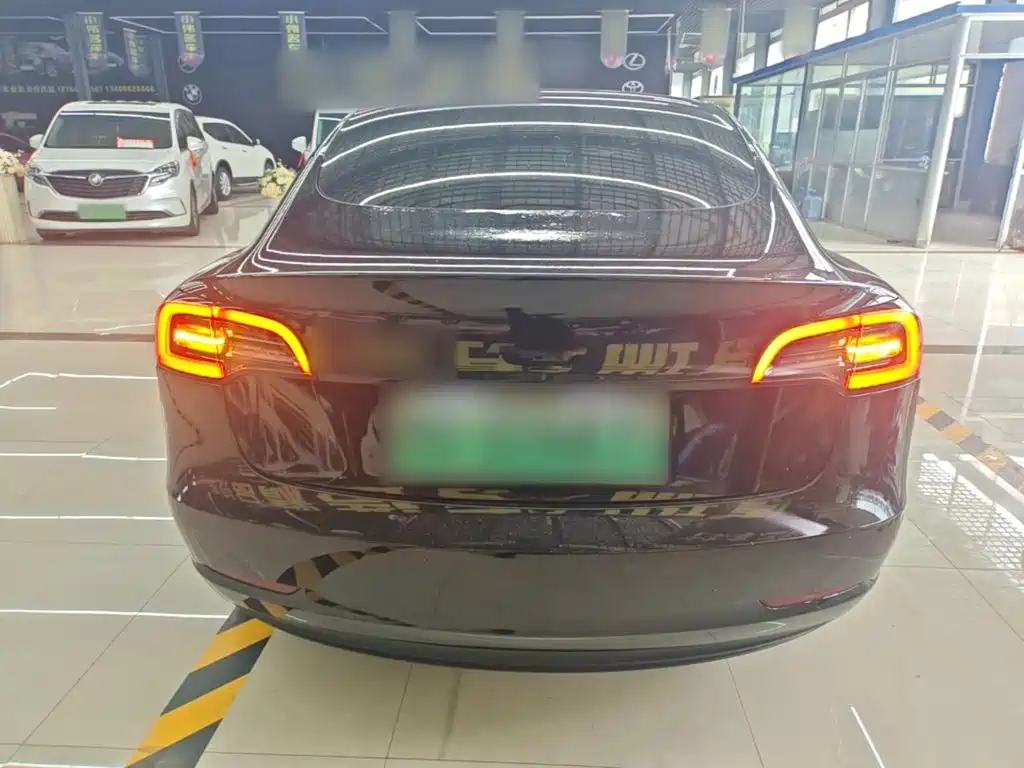 Tesla Model 3 — фото 6