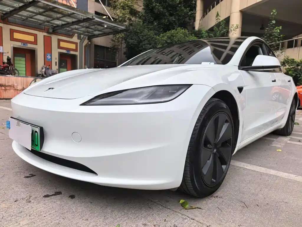 Tesla Model 3 — фото 4