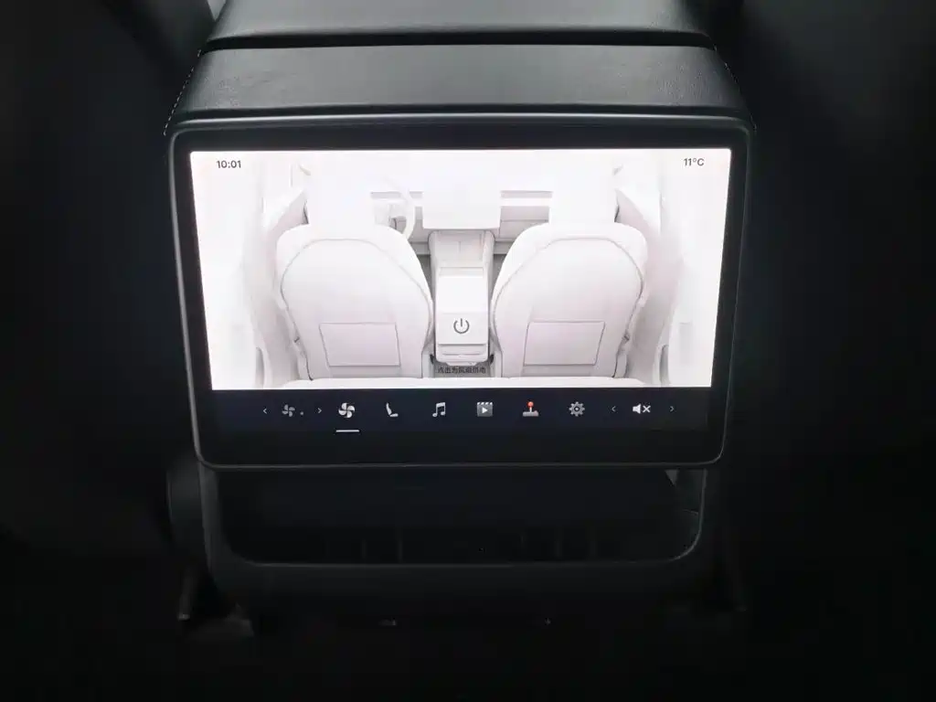 Tesla Model 3 — фото 9