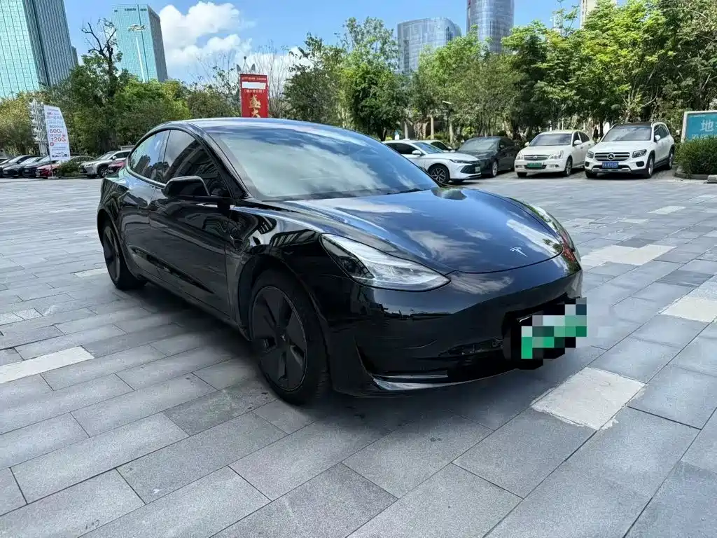 Tesla Model 3 — фото 3