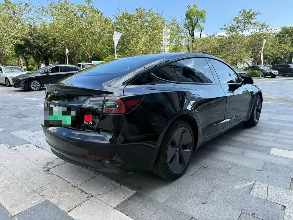 Tesla Model 3 — фото 4