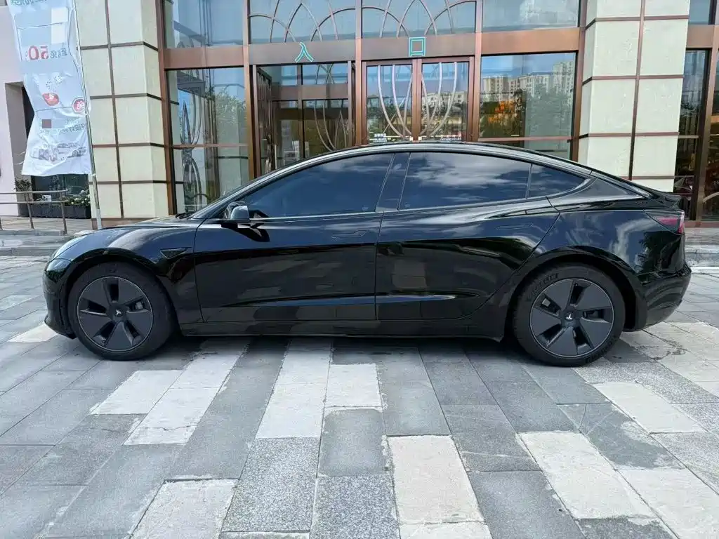 Tesla Model 3 — фото 5