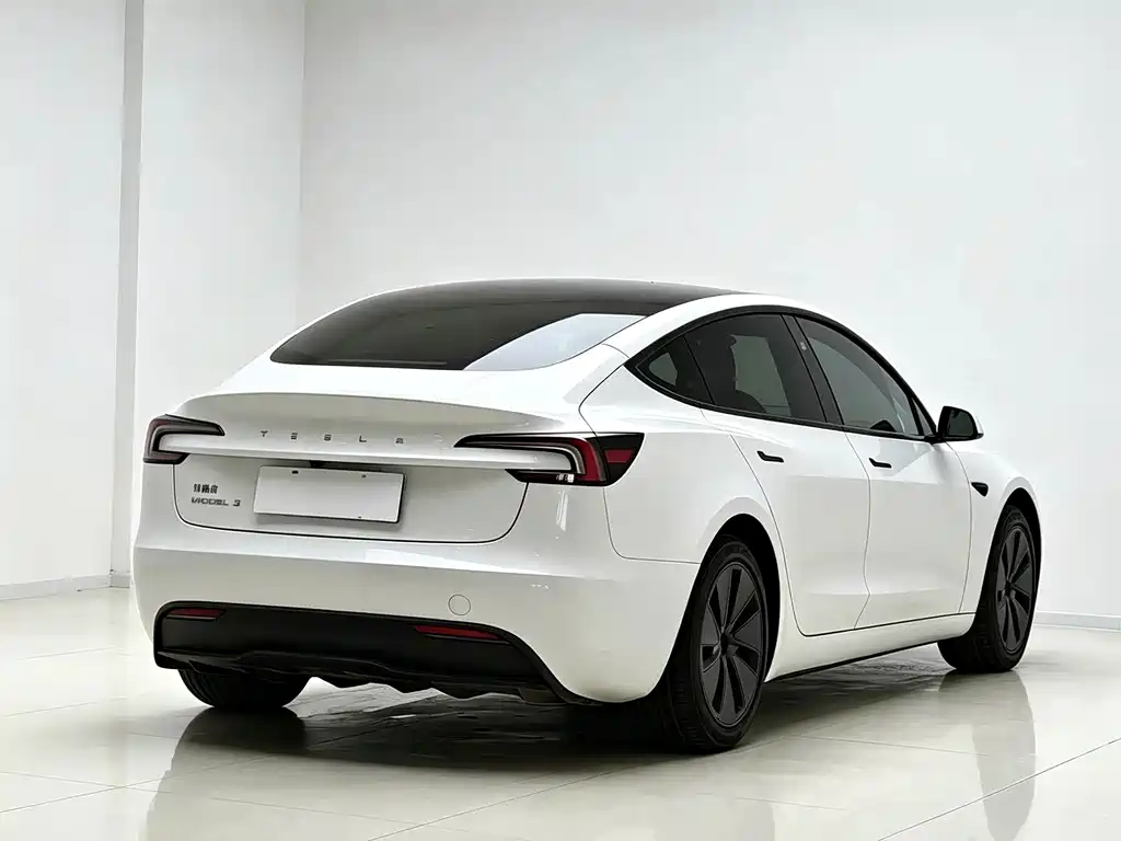 Tesla Model 3 — фото 4