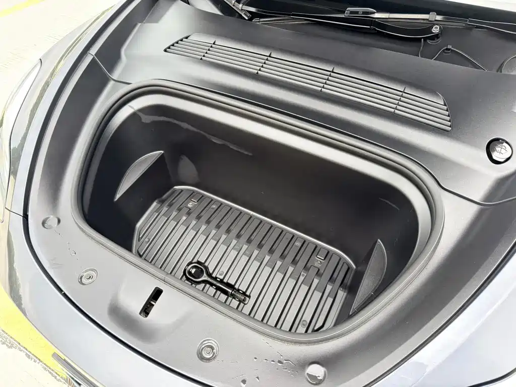 Tesla Model Y — фото 23