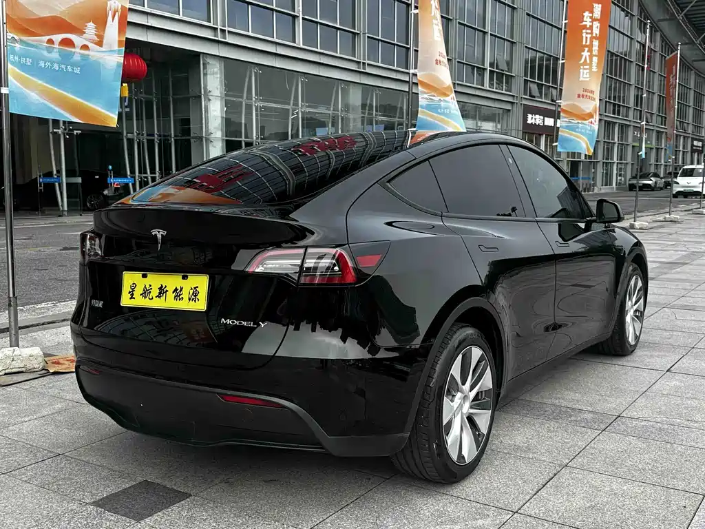 Tesla Model Y — фото 7