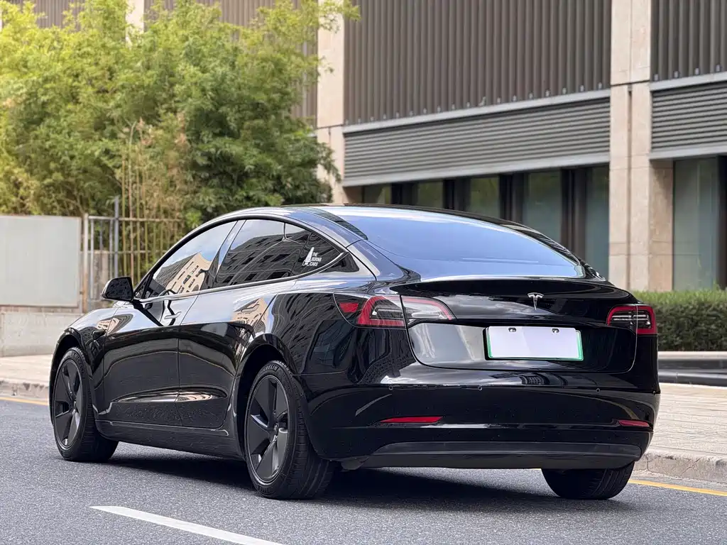 Tesla Model 3 — фото 3