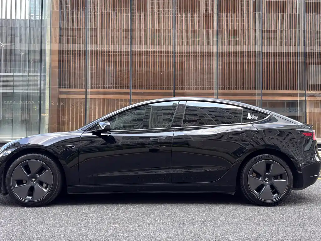 Tesla Model 3 — фото 4