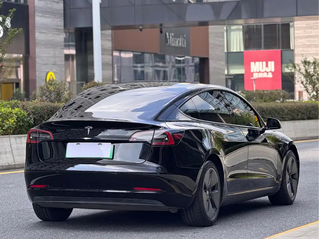 Tesla Model 3 — фото 6