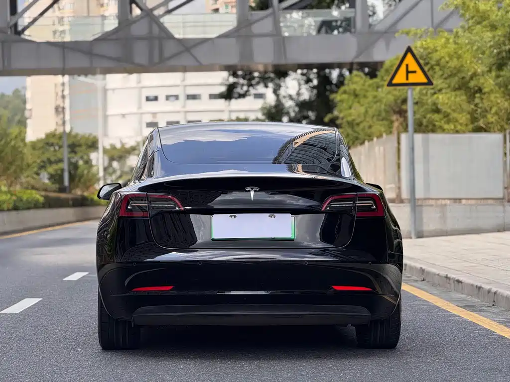 Tesla Model 3 — фото 7