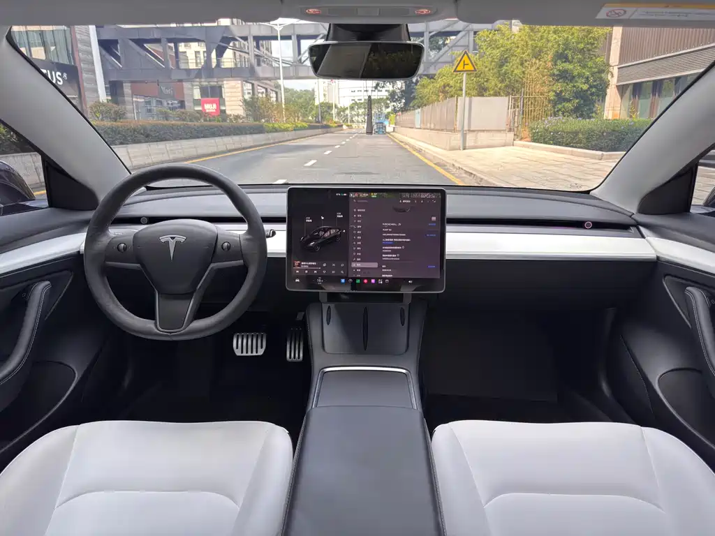 Tesla Model 3 — фото 8