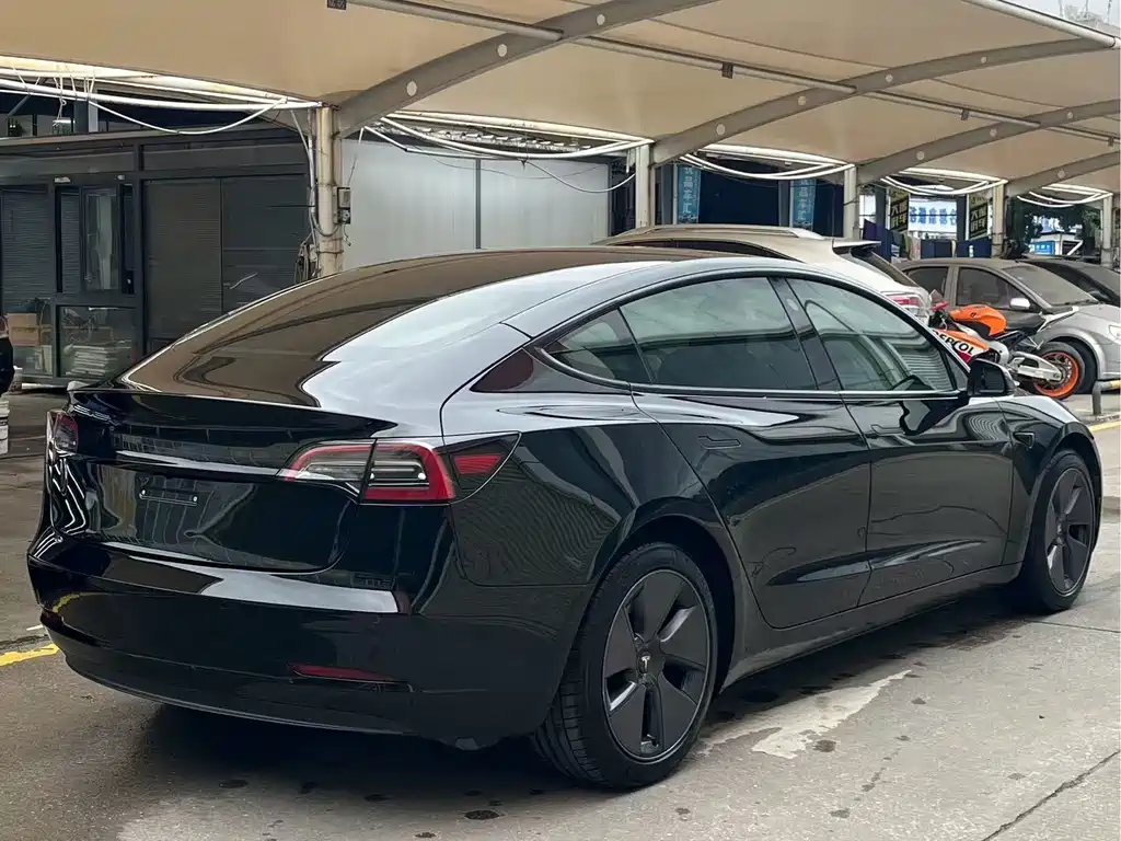 Tesla Model 3 — фото 4