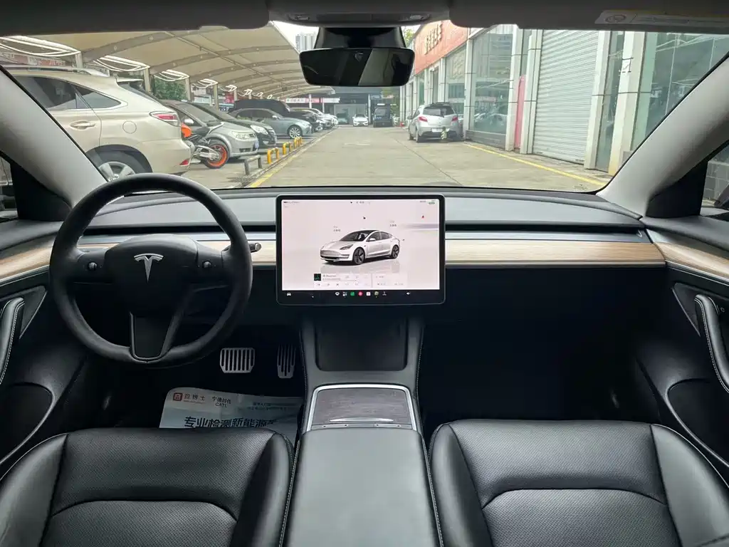 Tesla Model 3 — фото 7