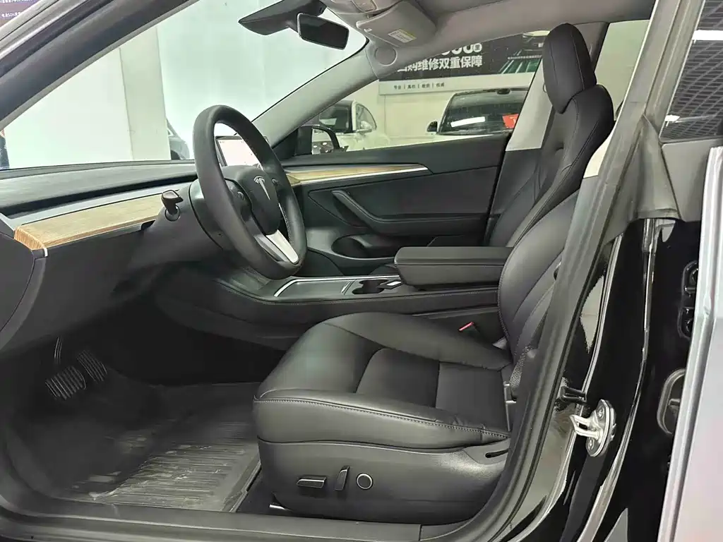 Tesla Model 3 — фото 4