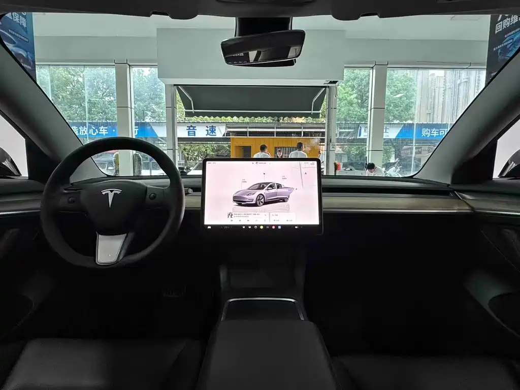 Tesla Model 3 — фото 6