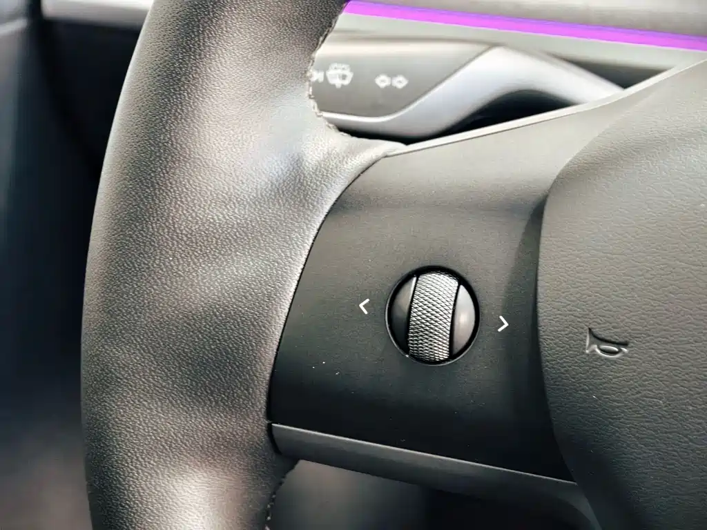 Tesla Model Y — фото 15