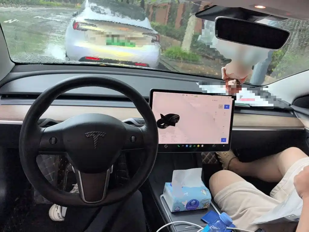 Tesla Model 3 — фото 10