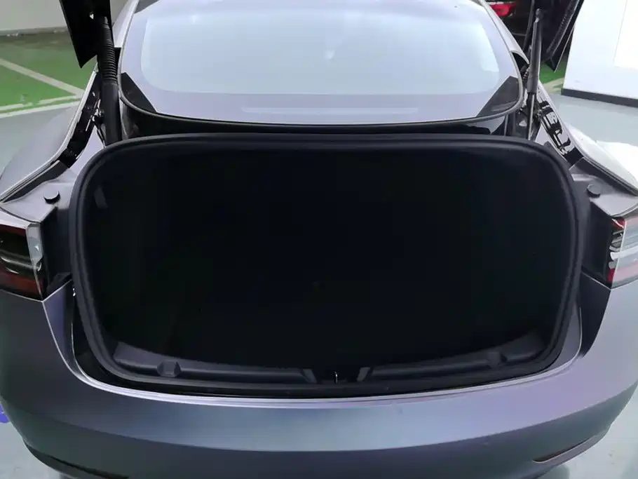Tesla Model 3 — фото 4