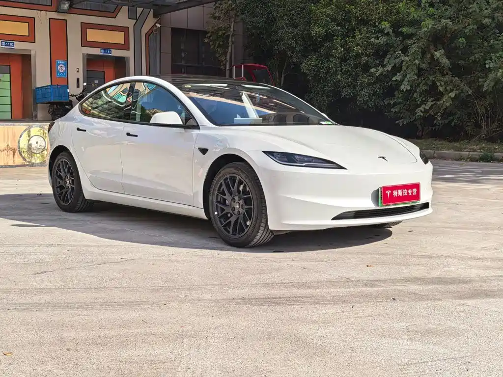 Tesla Model 3 — фото 3
